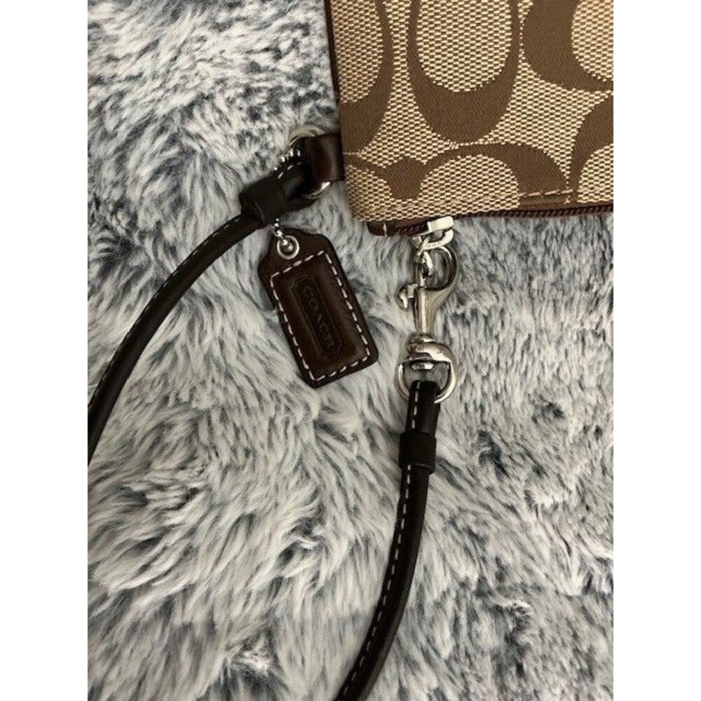 Coach Brown Signiture Logo Canvas and Brown Leather Trim Wristlet Bad Tag - Picture 4 of 4